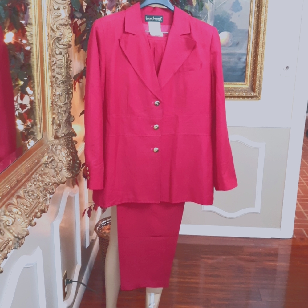 Beautiful Harvey Bernad Fusha pant suit